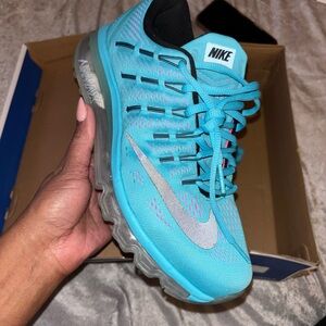 Nike Women's Turquoise Athletic Shoes